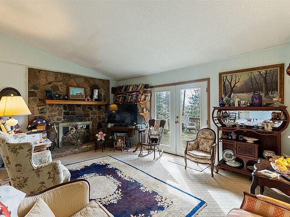 5th image of 1696 Clear Creek Rd Road