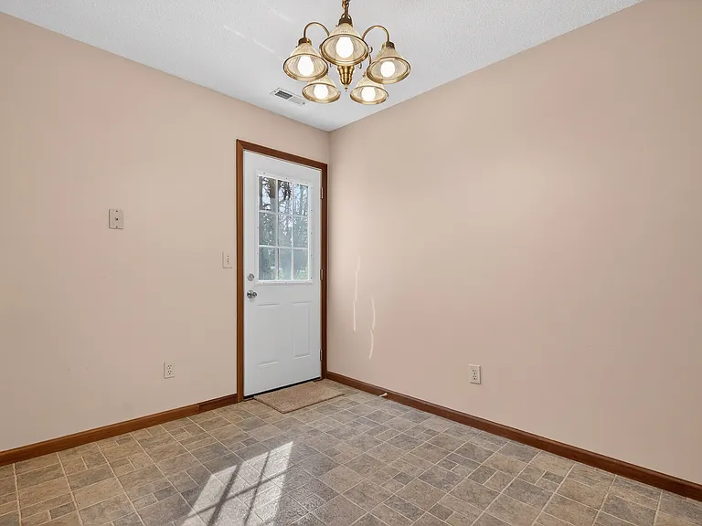 504 Seagraves Ave — Photo 18