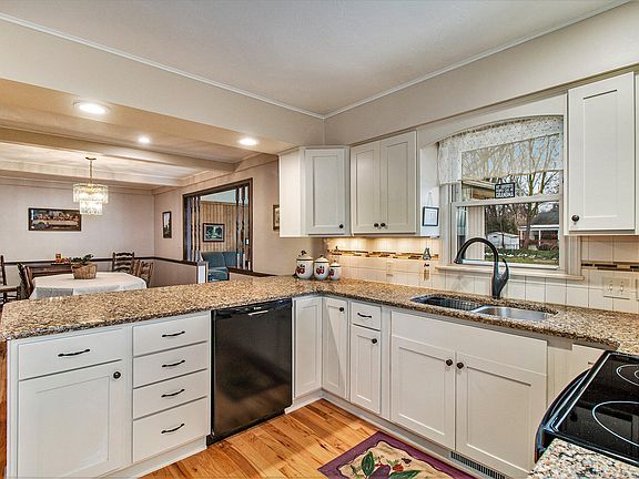 4th image of 2024 Omena Ave SE