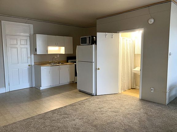 2nd image of 242 E King St APT 2