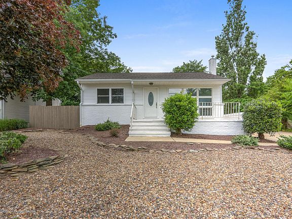 2nd image of 368 Essex Dr