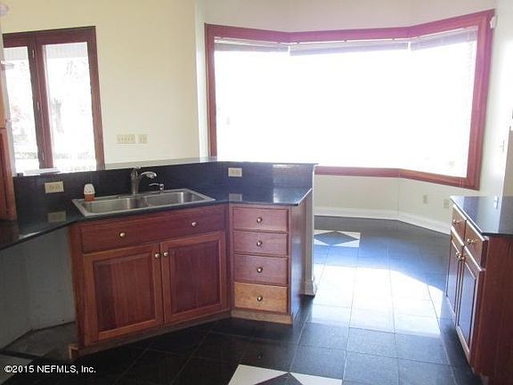 5th image of 7848 Laura St N
