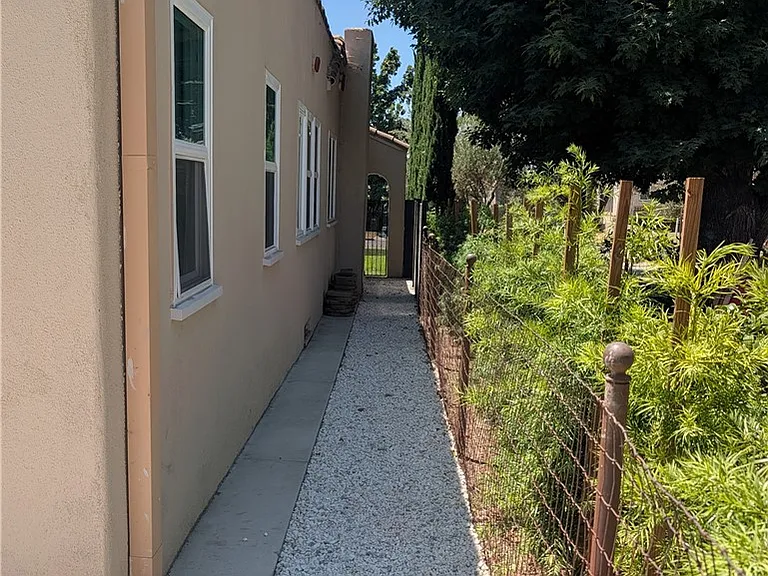 2609 Birch St — Photo 54