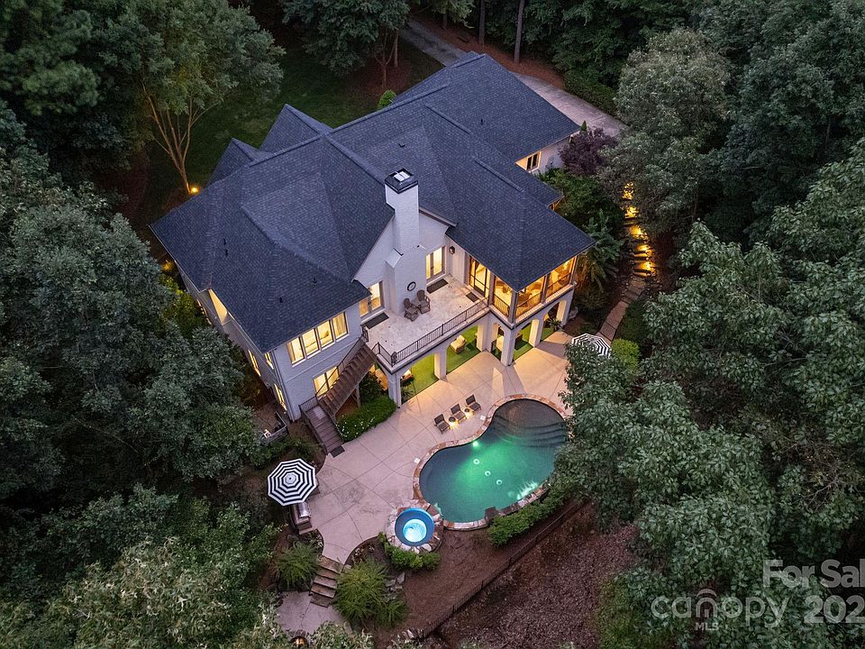 1st image of 105 Breakwater Ct