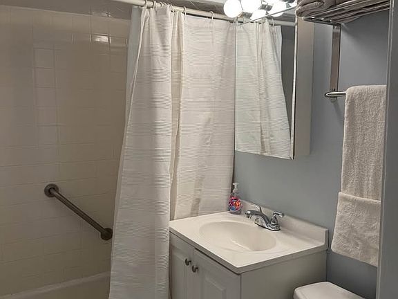 4th image of 250 Broadway #1