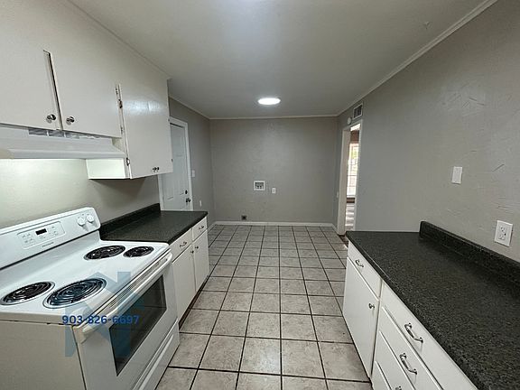 3rd image of 817 Caver St