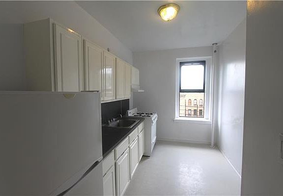 3rd image of 12 Seaman Ave APT 4J
