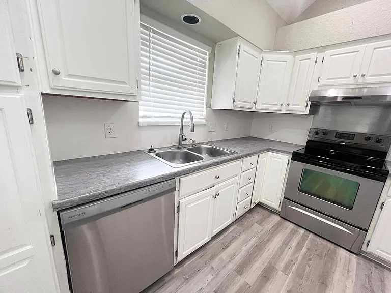 1717 Pinnacle Ln — Photo 8