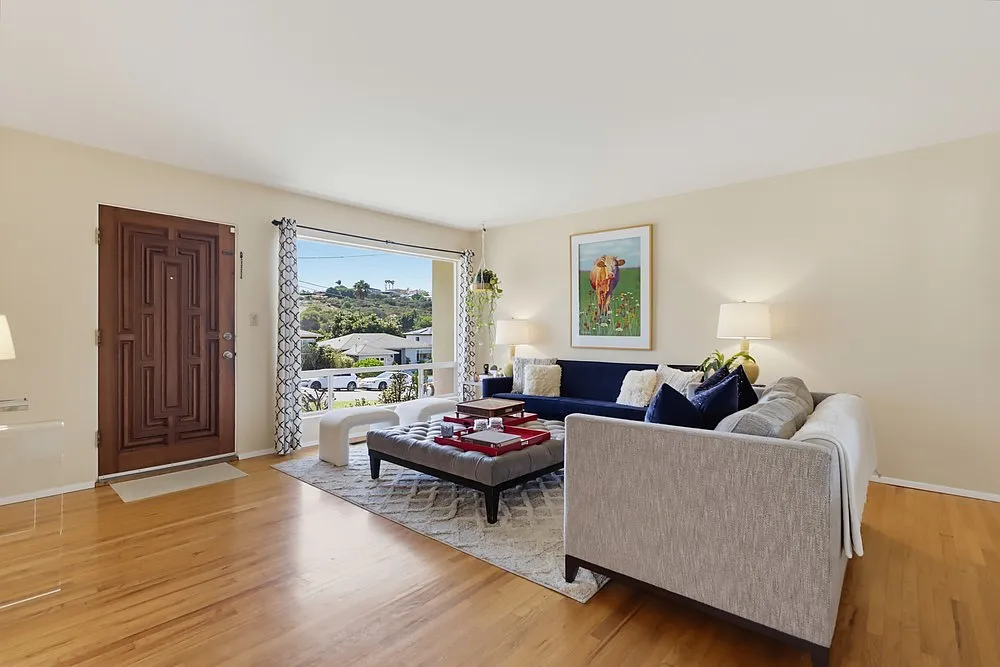 4052 Alicia Dr — Photo 2