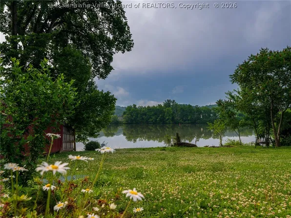 120 Whittbury Ln, Red House, WV 25168