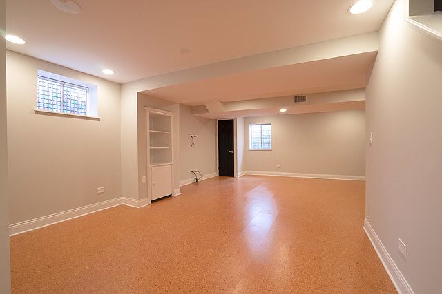 2nd image of 515 W 2nd St
