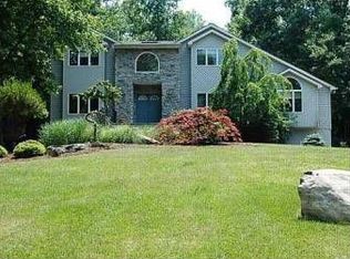 8 Chestnut Dr, Pomona, NY 10970