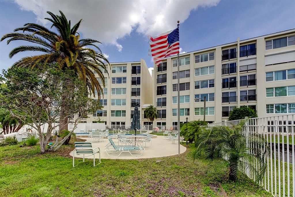 225 Country Club Dr #1104