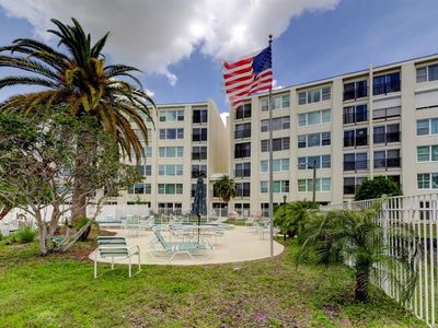 225 Country Club Dr #1104, Largo, FL, 33771