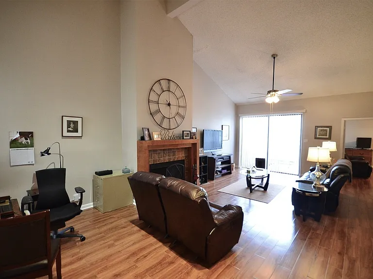 7655 S Braeswood Blvd #26 — Photo 4