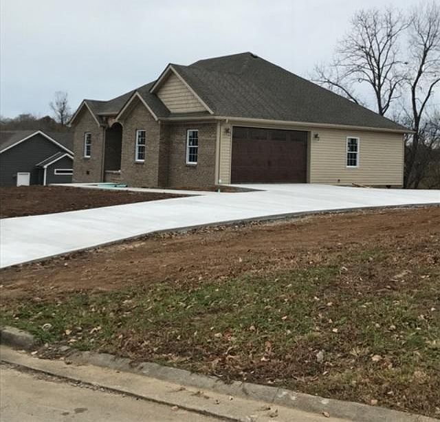1st image of 212 Cross Creek Dr