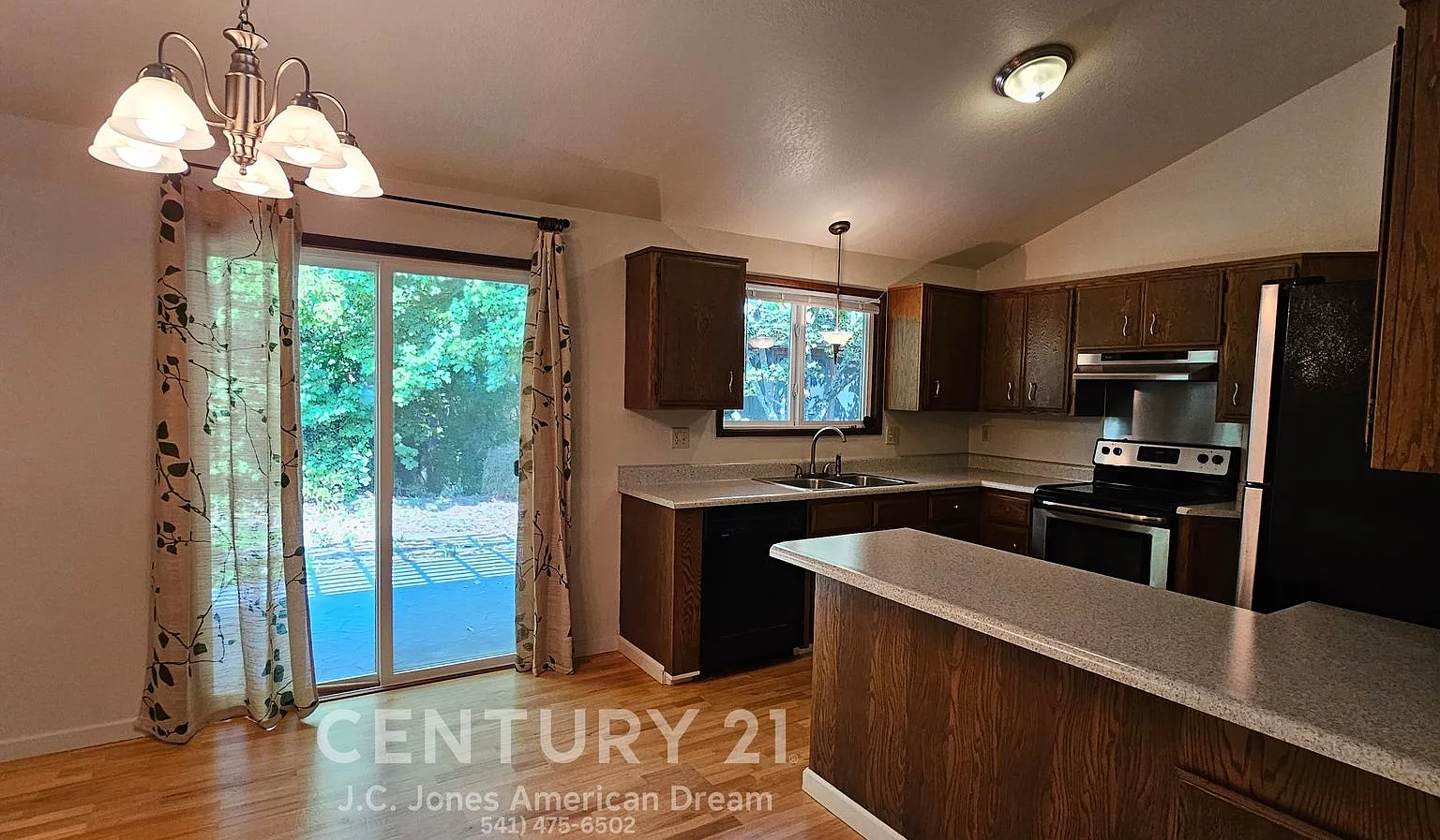 3 Bed 2 Bath Home w/Attached Garage — Photo 1