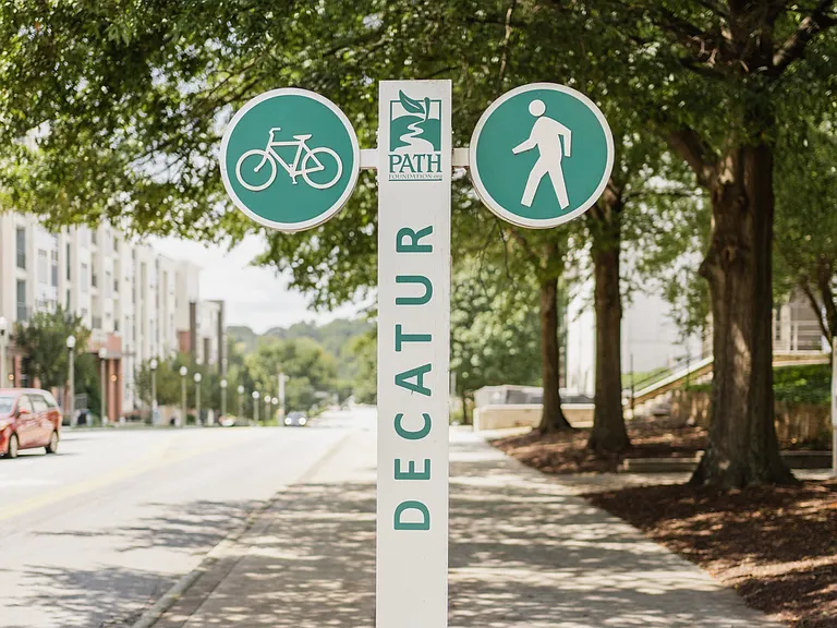 Start planning your move to Modera Decatur today.