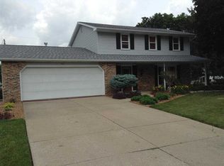 902 Springhill Dr, Angola, IN 46703