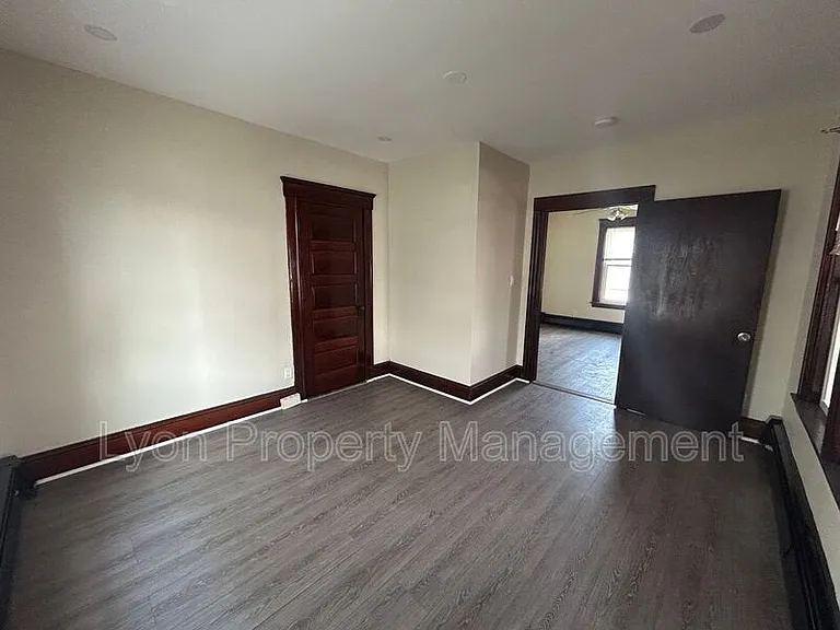 568 Elm St #1 — Photo 8