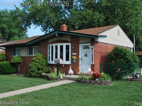 32759 Birchwood St, Westland, MI 48186