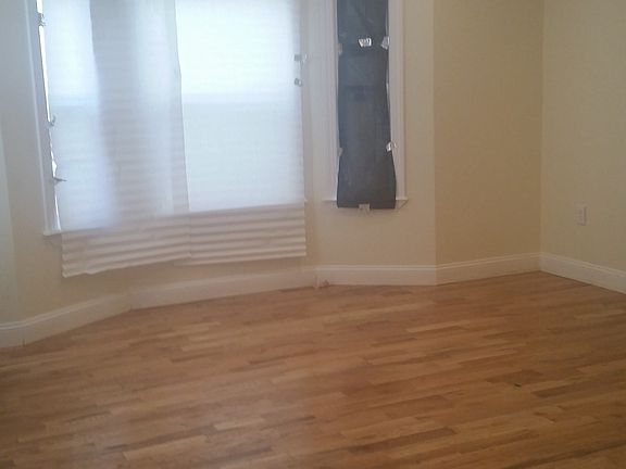 3rd image of 2312 Andrews Avenue North