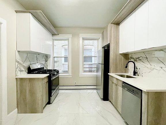 2nd image of 69 Clifton Pl #2R