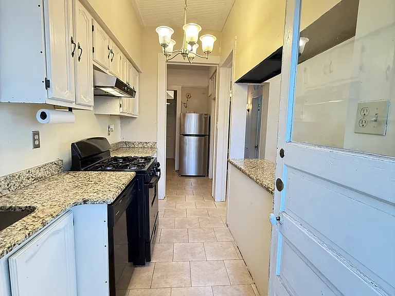1135 Fern St — Photo 9
