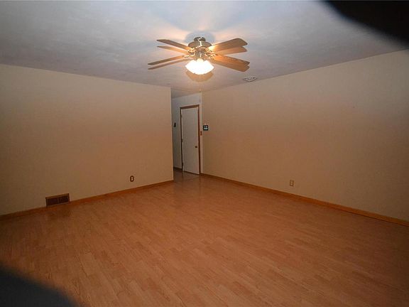3rd image of 528 Saint Paul Dr