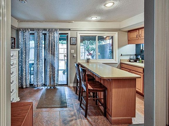 5th image of 5858 Kesswood Ct #5858