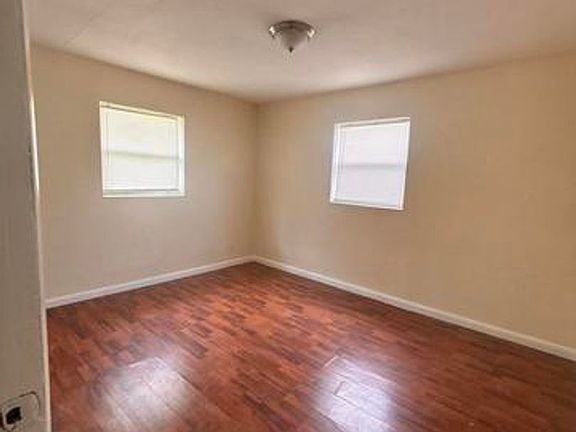 5th image of 4285 SW 49th St