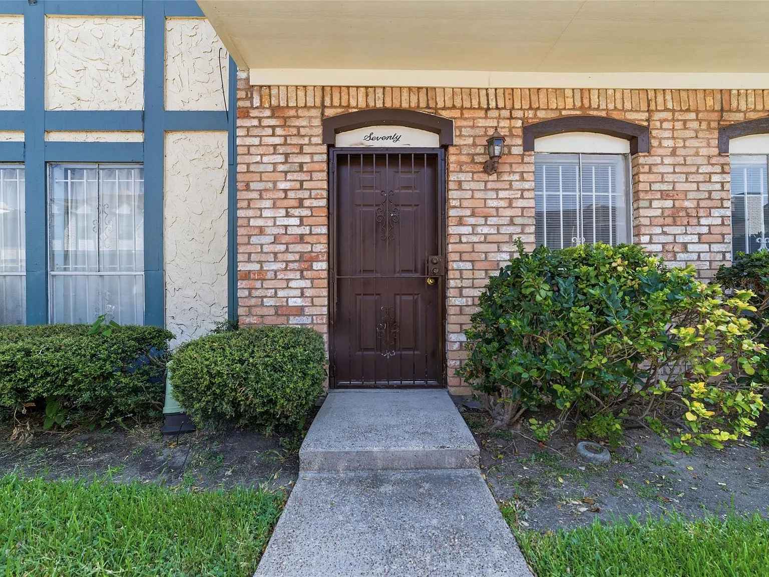 2 bed, 2.5 bath, 1360 sqft, $1,450 — Photo 2