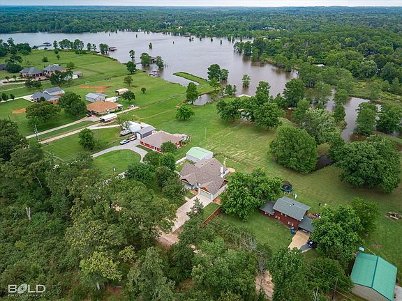2nd image of 2884 Lakewood Dr