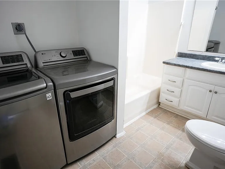 112 Farquhar St #1 — Photo 10