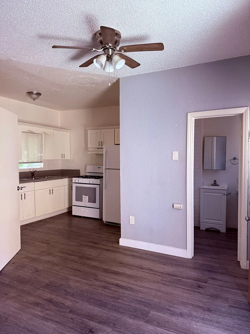 1033 Hoffman Ave in Long Beach — Photo 3
