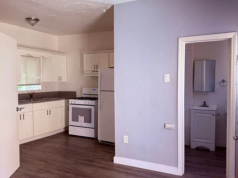 1033 Hoffman Ave — Photo 10