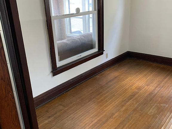 3rd image of 75 Unger Ave
