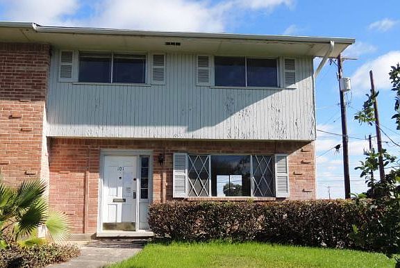 2nd image of 101 W Silver Sands Dr #101