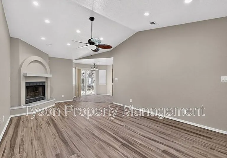 1409 Stoneway Dr NW — Photo 5