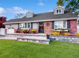 23 Elkhart Dr, East Northport, NY 11731