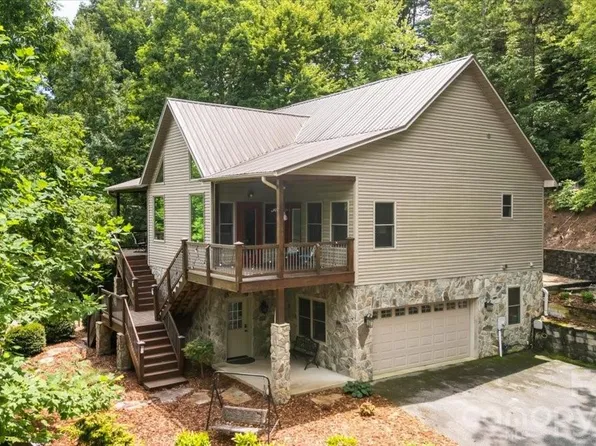 179 Rock Spring Rd, Lake Lure, NC 28746