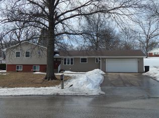 308 Oakview Terrace Dr, Aledo, IL 61231