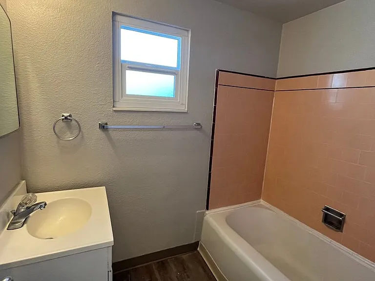 65 Caliente Street — Photo 16