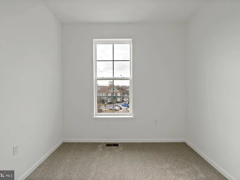 646 Hemsworth Ln — Photo 10