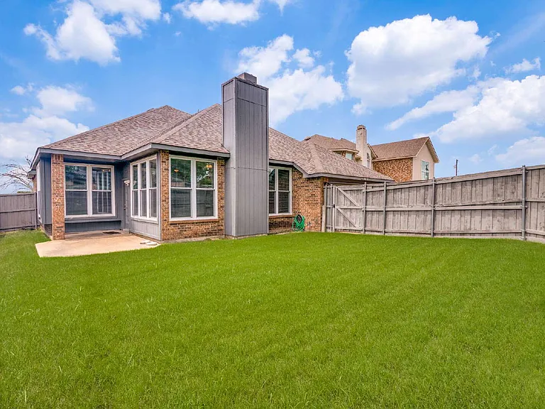 7013 Lo Chalmers Ln — Photo 6