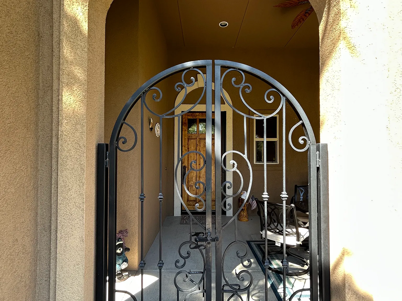 4 bed, 3.5 bath, 3950 sqft, $5,995 — Photo 2