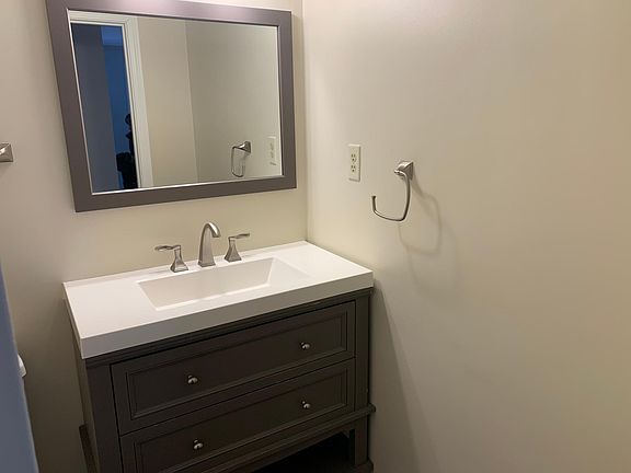 Guest bath with brand new quartz countertop