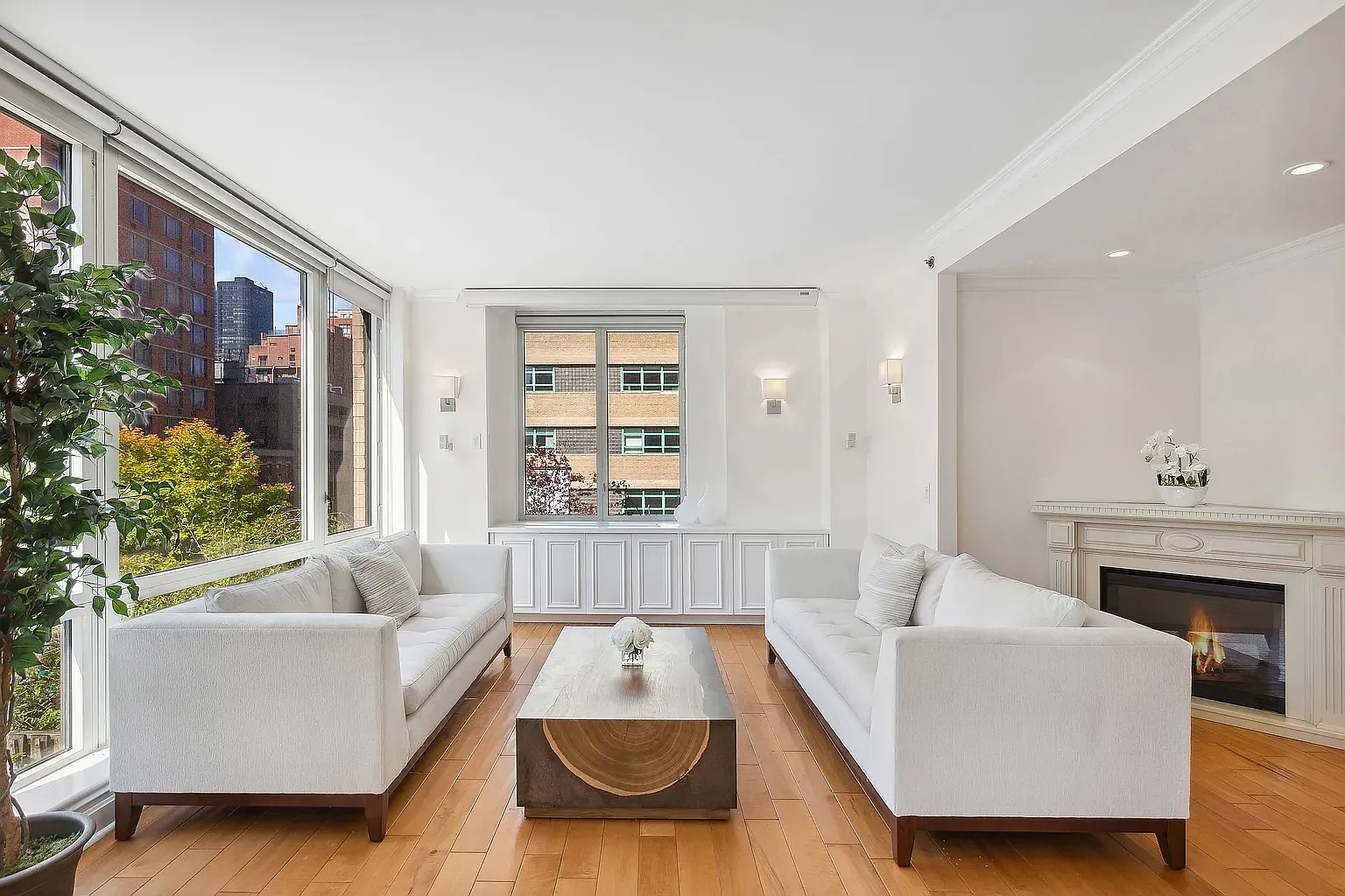 401 E 60th St APT 4B photo 1