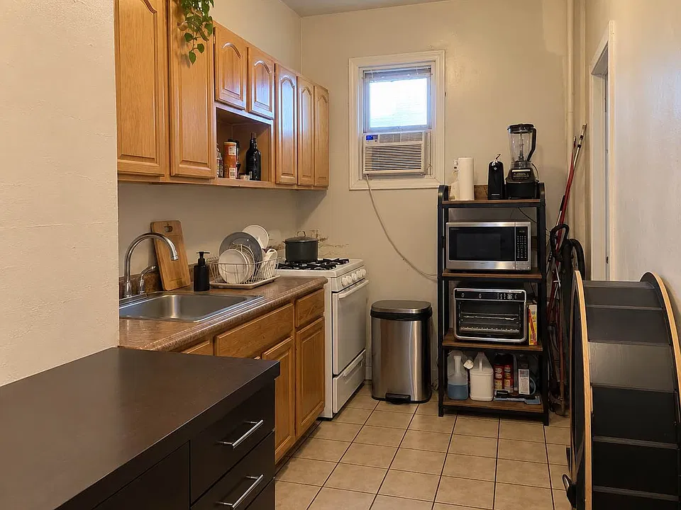 32-19 Greenpoint Ave #2L