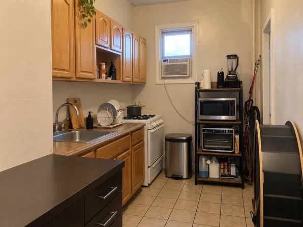 32-19 Greenpoint Avenue image 1 of 6